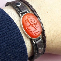 دستبند عقیق قرمز با حکاکی یا زینب و قاب نقره دست ساز 