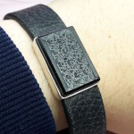 دستبند عقیق سیاه (اونیکس) خطی با حکاکی اسما الله و قاب نقره _کد:۳۱۸۷۶