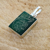 گردنبند عقیق سبز مستطیلی با حکاکی و ان یکاد 