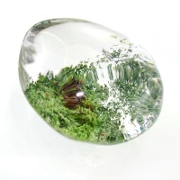 نگین انگشتر در منظره ای درشت با طرح کیهان 