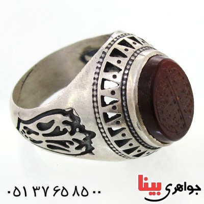 انگشتر عقیق قرمز مردانه درشت سیاه قلم اسلیمی با حکاکی و من یتق الله _کد:12325