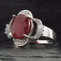 انگشتر یاقوت سرخ زنانه رودیوم مدل گلبرگ 