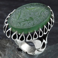 انگشتر یشم زلال مردانه درشت با حکاکی ترکیبی 