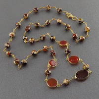 سینه ریز کهربا بلونی و عقیق یمنی زنانه خوشرنگ 