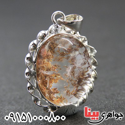 گردنبند در منظره ای زنانه طرح پاییز گردنبند در منظره ای زنانه طرح پاییز