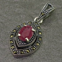 گردنبند یاقوت سرخ و حدید مارکازیت درجه یک زنانه 