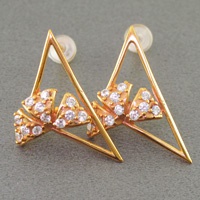 گوشواره طلا 18 عیار بسیار زیبا 