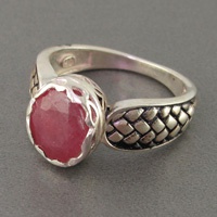 انگشتر یاقوت سرخ مدل ماری 