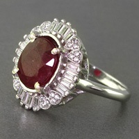 انگشتر یاقوت سرخ دور باگت رودیوم زنانه خوشرنگ 