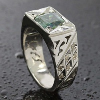 انگشتر موزانایت روسی و الماس فاخر 