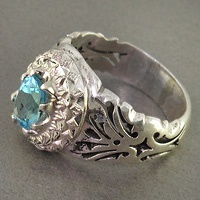 انگشتر توپاز بسیار زیبا و خوشرنگ 