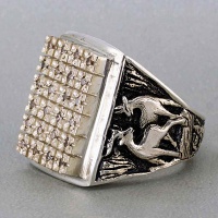 انگشتر الماس خاص با قلمزنی بسیار زیبا 