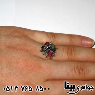 انگشتر چند جواهر یاقوت و زمرد طرح گل زنانه