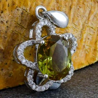 گردنبند الکساندریت بسیار شیک و زیبا 