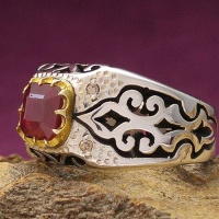 انگشتر یاقوت سرخ دور الماس بسیار خاص 