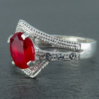 انگشتر جید سرخ زنانه زیبا 