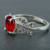 انگشتر جید سرخ زنانه زیبا 