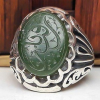 انگشتر یشم خطی درشت و فاخر مردانه با حکاکی گود یا رقیه 