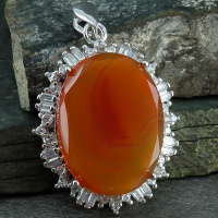 گردنبند عقیق یمنی تراش الماسی رودیوم زنانه 