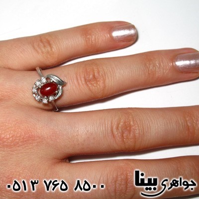 انگشتر عقیق یمنی قرمز طرح کلاسیک زنانه