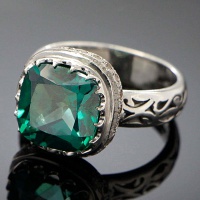 انگشتر توپاز سبز رودیوم و دوربرلیانی 