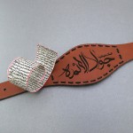 دعا و حرز امام جواد بر روی پوست بز همراه با دستبند چرم طبیعی _کد:24443