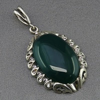 گردنبند عقیق سبز خوشرنگ و شیک 