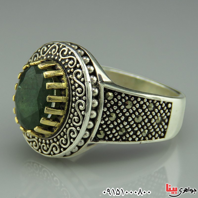 انگشتر زمرد شیک و خوشرنگ با رکابی زیبا _کد:26437