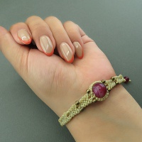 دستبند عقیق صورتی  خوشرنگ سبک تبتی زنانه 