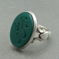 انگشتر عقیق سبز خطی دست ساز با حکاکی یا امام حسن مجتبی پشت بسته 