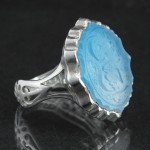انگشتر عقیق آبی خوشرنگ مردانه خطی با حکاکی یا حسین _کد:30791