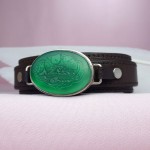 دستبند عقیق سبز خطی حرز دار با حکاکی حسن بن علی (مجتبی) _کد:۳۰۸۱۸