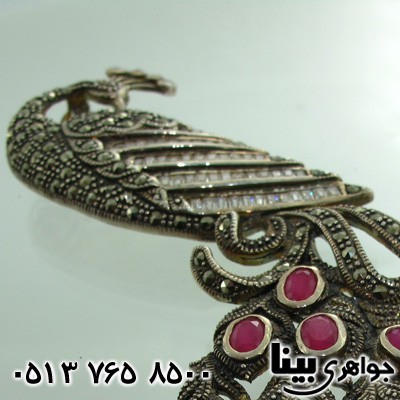 گردنبند یاقوت سرخ و گل سینه طاووسی