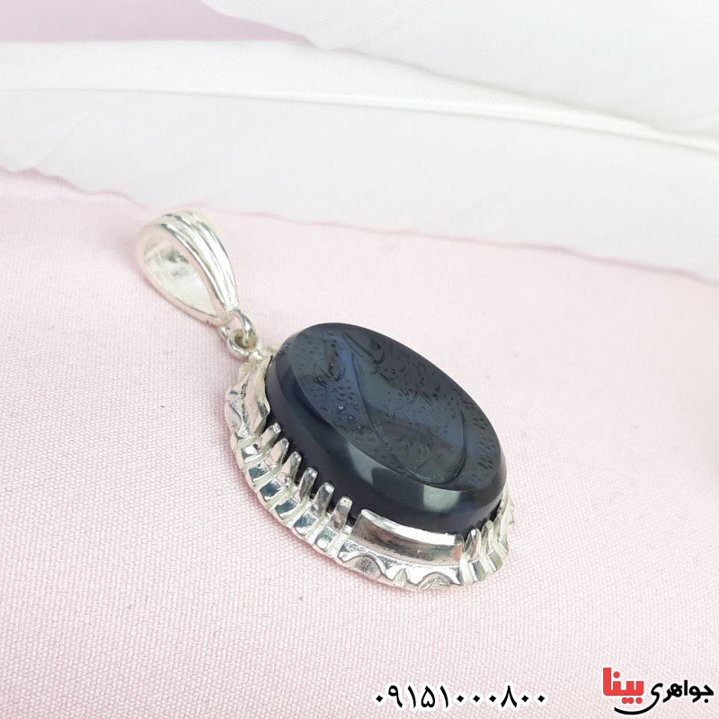 گردنبند عقیق یمنی سیاه با قاب نقره و حکاکی آیه و ان یکاد گردنبند عقیق یمنی سیاه با قاب نقره و حکاکی آیه و ان یکاد
