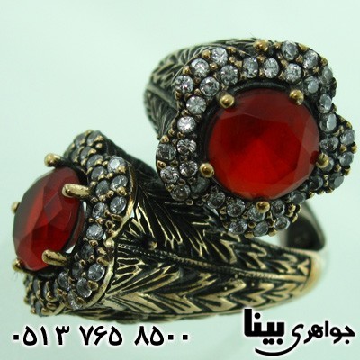 انگشتر جید سرخ دو نگین طرح گل