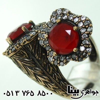 انگشتر جید سرخ دو نگین طرح گل