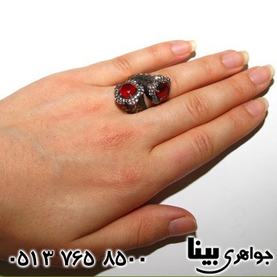 انگشتر جید سرخ دو نگین طرح گل