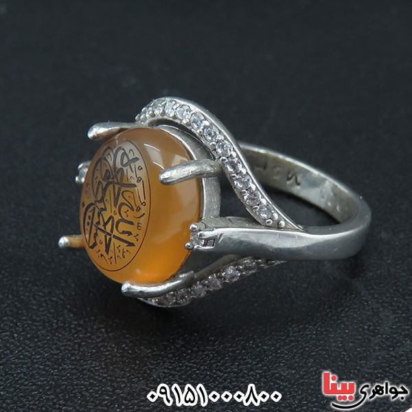 انگشتر عقیق یمنی پرتقالی بسیار جذاب با حکاکی حسبی الله آبکاری طلا _کد:33758