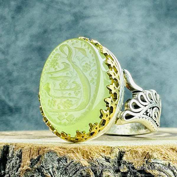 انگشتر عقیق سبز کاهویی تاج برنجی با حکاکی یا امام رضا _کد:33983