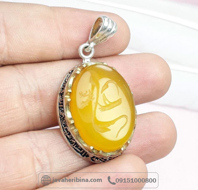 گردنبند عقیق زرد خطی تاج برنجی با حکاکی علی علیه السلام _کد:34951 گردنبند عقیق زرد خطی تاج برنجی با حکاکی علی علیه السلام _کد:34951