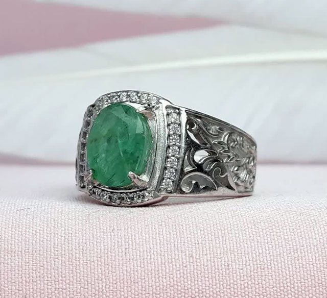 انگشتر زمرد نقره مردانه فاخر و زیبا _کد:34956 انگشتر زمرد نقره مردانه فاخر و زیبا _کد:34956