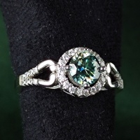 انگشتر الماس موزونایت سبز نقره زنانه 