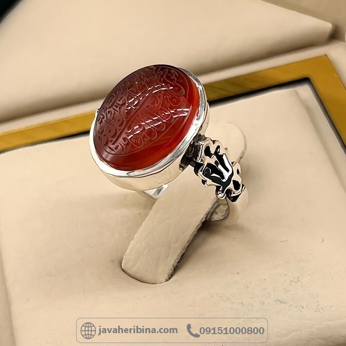 انگشتر عقیق یمنی سرخ با حکاکی و من یتق الله همراه با حرز و تربت _کد:35019