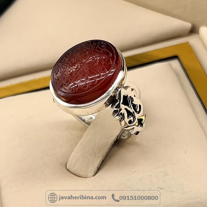 انگشتر عقیق یمنی سرخ با حکاکی و من یتق الله همراه با حرز و تربت _کد:35020