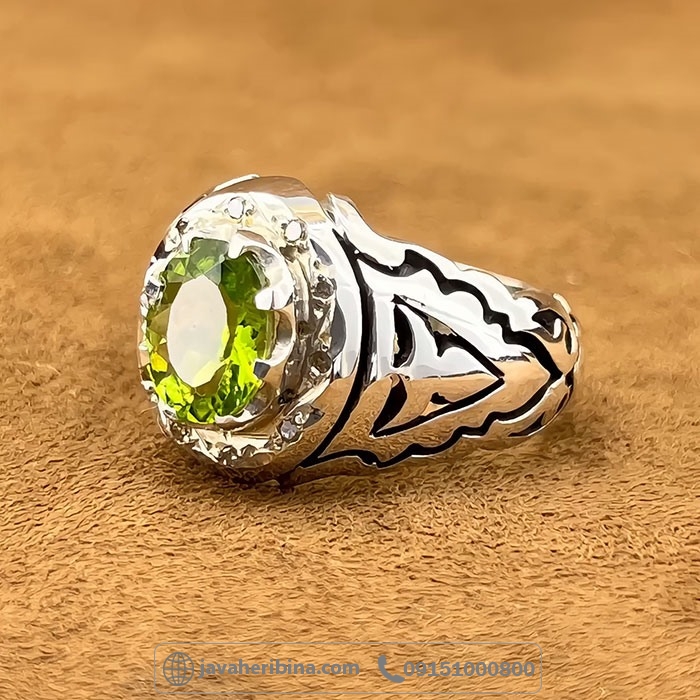 انگشتر زبرجد با مخراج 10 قطعه الماس _کد:35035