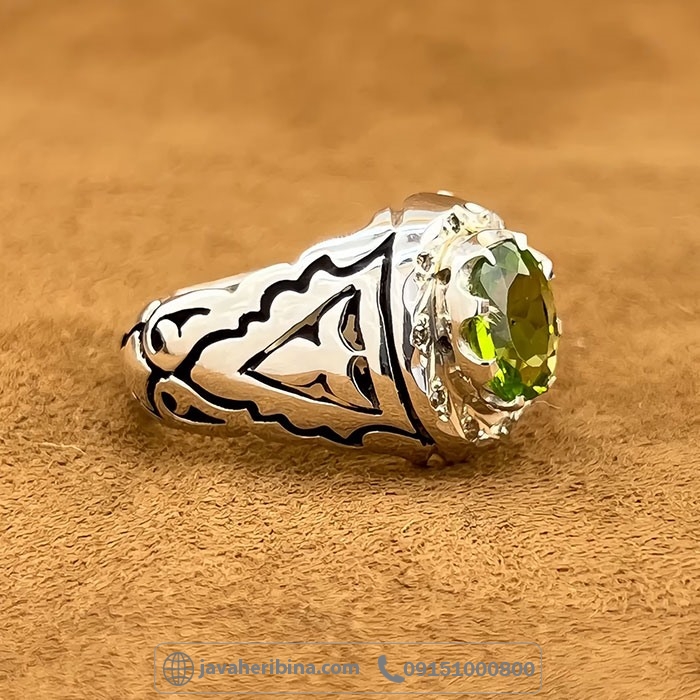 انگشتر زبرجد با مخراج 10 قطعه الماس _کد:35035