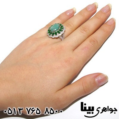 انگشتر زمرد درشت و جید سبز اشرافی زنانه