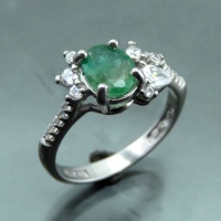 النگو زمرد نقره زنانه بسیار زیبا 