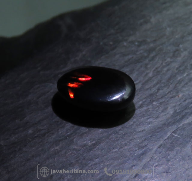 نگین انگشتر اوپال سیاه با طیف نوری هفت رنگ _کد:35071