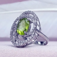 انگشتر زبرجد نقره زنانه با طراحی خاص 